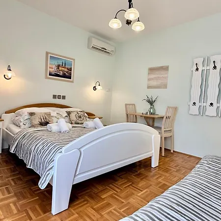 Pansion Adria 3* Sveti Filip i Jakov