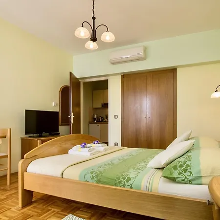 Pansion Adria Gasthof Sveti Filip i Jakov